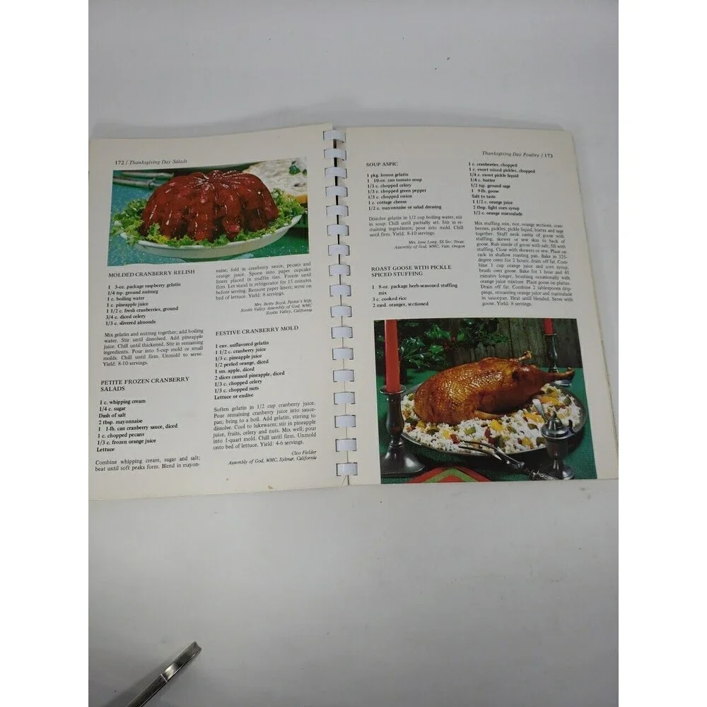 Holiday Cookbook Assemblies of God Women 900 Recipes for All Holidays VTG 1971